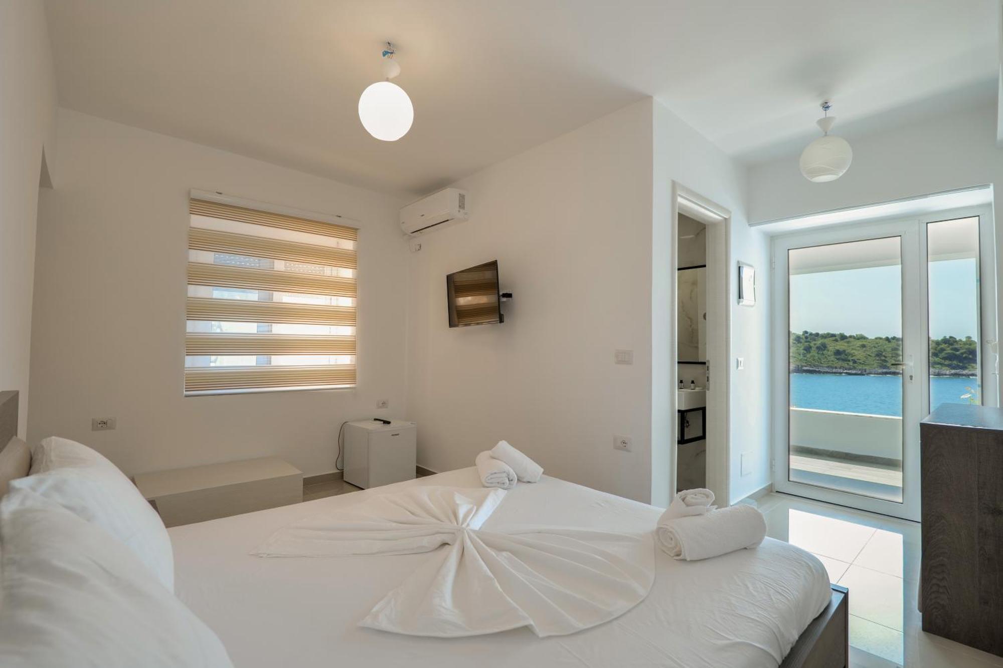Fabeno Villa Sarandë エクステリア 写真