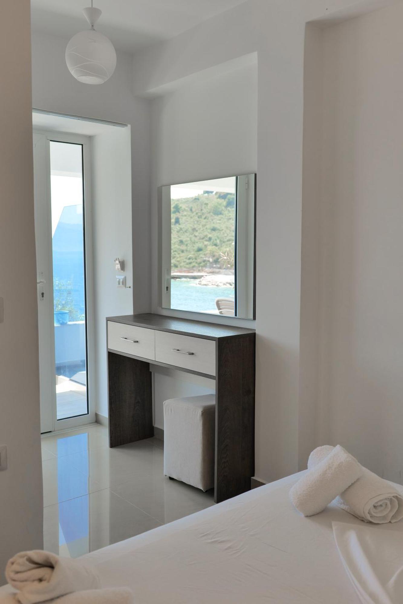 Fabeno Villa Sarandë エクステリア 写真