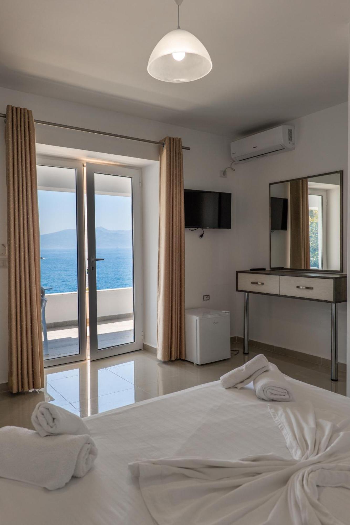 Fabeno Villa Sarandë エクステリア 写真