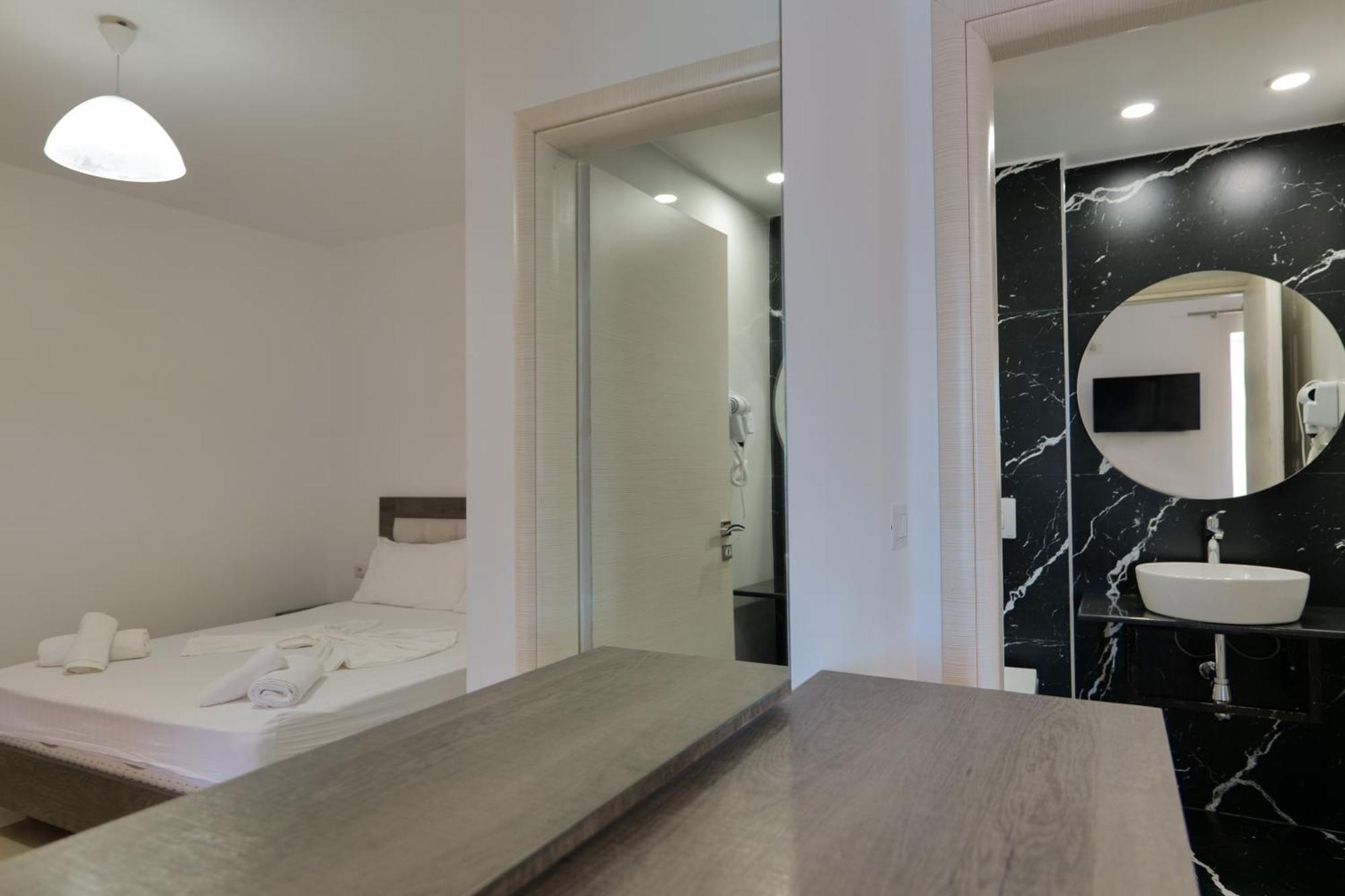 Fabeno Villa Sarandë エクステリア 写真