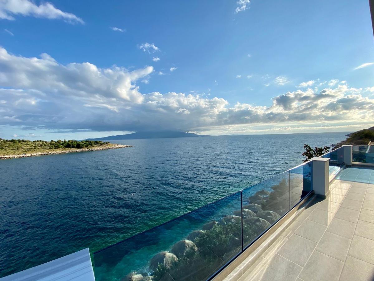 Fabeno Villa Sarandë エクステリア 写真